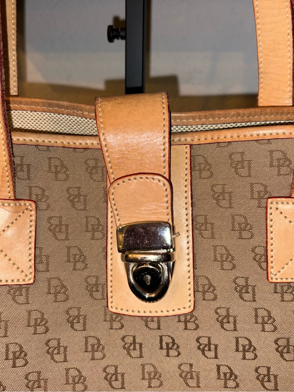 Dooney & Bourke Signature DB Canvas Shopper Tote Turn Lock Leather Trim Shoulder - Picture 3 of 10